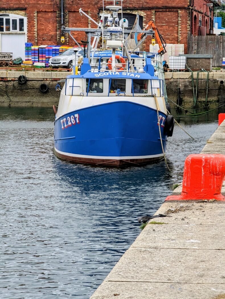 Fishing vessel Scotia Star, Taking Gear onboard, at Methil