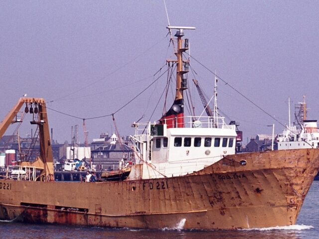 Fishing vessel Collena, Fleetwood stern trawler Collena FD221 sailing from Aberdeen
